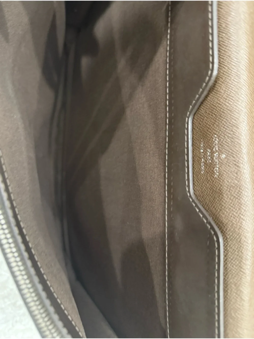 Louis Vuitton Taiga Neo Robusto Briefcase